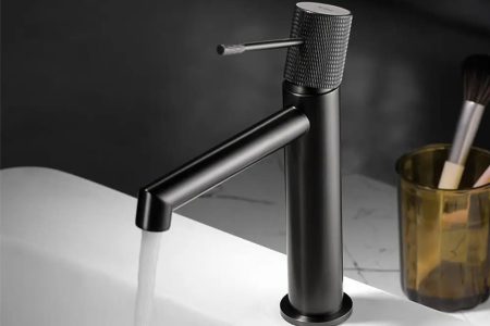 Смесител за мивка ниска база Line